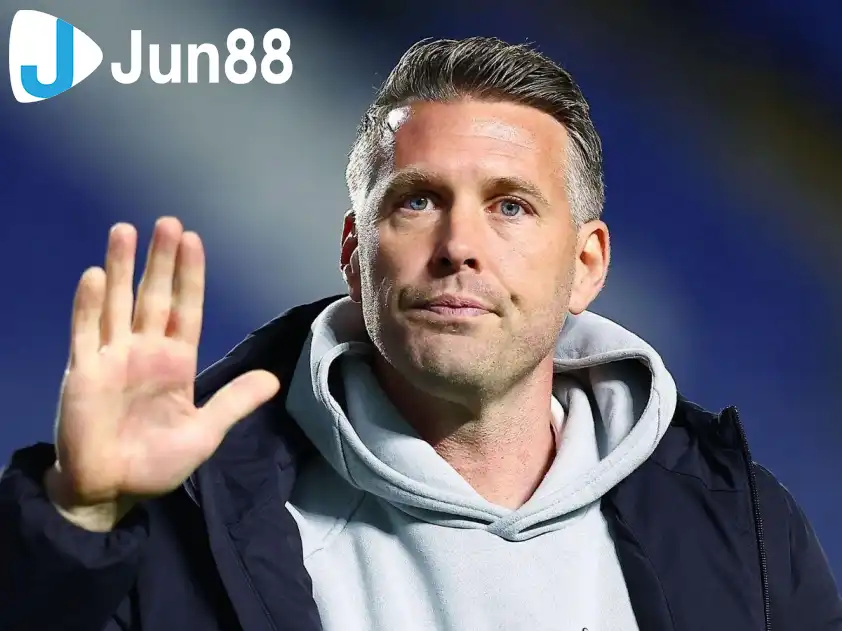 Sẽ rất khó để HLV Rob Edwards có thể giúp Wolves trụ hạng sau khi mùa giải này khép lại (Ảnh: BBC)